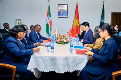 Thứ trưởng Bộ Ngoại giao Lê Anh Tuấn đồng chủ trì Kỳ họp lần thứ nhất Tham vấn chính trị Việt Nam-Burundi với Bộ trưởng Ngoại giao Burundi Édouard Bizimana. (Nguồn: Bộ Ngoại giao)
