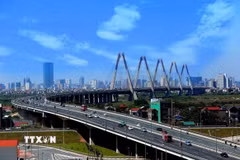Cầu Nhật Tân. (Ảnh: Huy Hùng/TTXVN)