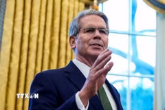 Bộ trưởng Tài chính Mỹ Scott Bessent phát biểu tại Nhà Trắng. (Ảnh: REUTERS/TTXVN)
