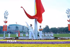 Nghi lễ thượng cờ tại Quảng trường Ba Đình lịch sử. (Ảnh: Phạm Kiên/TTXVN)