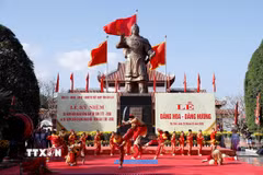 Biểu diễn văn nghệ tại lễ kỷ niệm. (Ảnh: TTXVN phát)