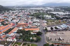 Một góc trung tâm xã đảo Long Sơn, Thành phố Hồ Chí Minh. (Ảnh: Đoàn Mạnh Dương/TTXVN)