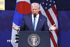 Tổng thống Mỹ Donald Trump có bài phát biểu đặc biệt tại phiên khai mạc APEC CEO Summit. (Ảnh: Khánh Vân/TTXVN)