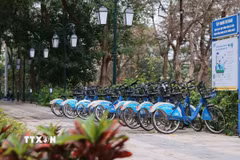 Tần suất xuất hiện của những điểm cho thuê xe đạp công cộng ngày càng lớn. (Ảnh: Phạm Tuấn Anh/TTXVN)