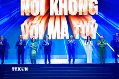 Các đại biểu làm lễ phát động chiến dịch “Công nhân Việt Nam nói không với ma túy - Triệu trái tim, một quyết tâm” tại Hải Phòng. (Ảnh: Hoàng Ngọc/TTXVN)
