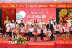 Không khí rộn ràng, ấm áp vui Tết Trung Thu của học sinh các trường chuyên biệt. (Ảnh: Thanh Tùng/TTXVN)