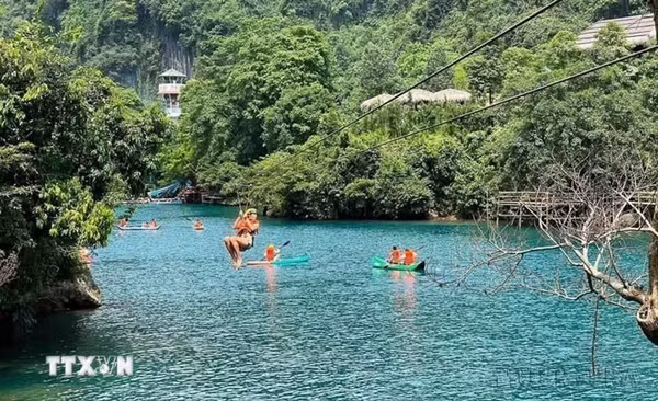 Từ bungee, vượt thác đến leo núi: Du lịch mạo hiểm có tiêu chuẩn mới về thuật ngữ