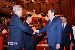 Chủ tịch Quốc hội Trần Thanh Mẫn với đại biểu dự Lễ kỷ niệm. (Ảnh: Doãn Tấn/TTXVN)