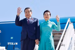 Chủ tịch Quốc hội Trần Thanh Mẫn và Phu nhân đến thủ đô Ulan Bator, bắt đầu thăm chính thức Mông Cổ. (Ảnh: Doãn Tấn/TTXVN)