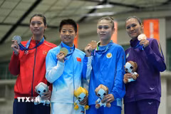 Võ sỹ Nguyễn Thị Tâm (trái) giành huy chương Bạc boxing hạng cân 51kg nữ tại ASIAD 2026. (Ảnh: THX/TTXVN phát)