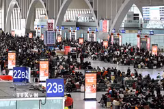 Hành khách tại nhà ga ở tỉnh Hà Bắc, Trung Quốc. (Ảnh minh họa. THX/TTXVN)