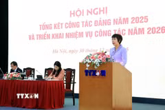 Bà Vũ Việt Trang, Ủy viên Ban Chấp hành Đảng bộ Chính phủ, Bí thư Đảng ủy, Tổng Giám đốc, Chủ tịch Liên Chi hội Nhà báo TTXVN phát biểu. (Ảnh: Tuấn Anh/TTXVN)