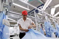 Sản xuất ngành dệt may xuất khẩu sang châu Âu. (Ảnh: Đỗ Phương Anh/TTXVN)