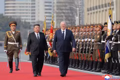 Tổng thống Belarus Alexander Lukashenko và nhà lãnh đạo Triều Tiên Kim Jong Un. (Ảnh: KCNA)