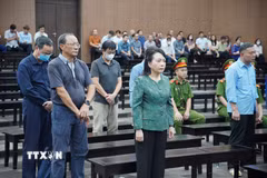 Bị cáo Nguyễn Thị Kim Tiến và các bị cáo khác tại phiên tuyên án. (Ảnh: Kim Anh/TTXVN)