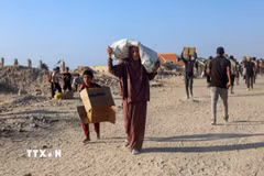 Người dân Palestine ở thành phố Gaza. (Ảnh: THX/TTXVN)