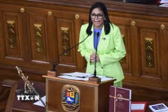 Tổng thống lâm thời Venezuela Delcy Rodriguez phát biểu tại Caracas. (Ảnh: THX/TTXVN)