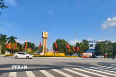 Trung tâm xã Yên Phong, tỉnh Bắc Ninh trang hoàng trước ngày trở thành phường. (Ảnh: Thanh Thương/TTXVN)