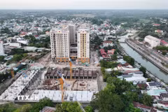 Dự án Chung cư nhà ở xã hội Thành Phố Vàng phần Khu 1A (gồm 4 block) (Tây Ninh) đã hoàn thành phần xây dựng thô, Khu 2A (với 3 block) đang được thi công phần nền móng. (Ảnh: Thanh Tân/TTXVN)