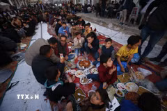 Người dân Palestine tại Beit Lahia, Dải Gaza. (Ảnh: THX/TTXVN)