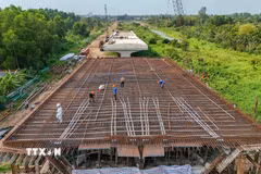 Dự án đường Vành đai phía Tây thành phố Cần Thơ được điều chỉnh bổ sung thêm 2.570 tỷ đồng, thời gian thực hiện đến năm 2028. (Ảnh: Thanh Liêm/TTXVN)