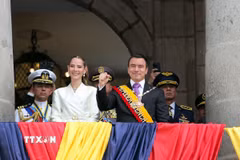 Ông Daniel Noboa (phải, phía trước) tại lễ tuyên thệ nhậm chức Tổng thống Ecuador ở thủ đô Quito ngày 24/5/2025. (Ảnh: THX/TTXVN)