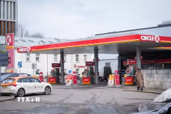 Một trạm xăng ở Riga, Latvia. (Ảnh: THX/TTXVN)