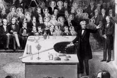Michael Faraday diễn thuyết Bài giảng Giáng sinh năm 1856. (Ảnh: wikipedia)