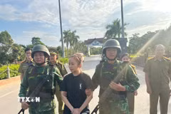 Lê Thọ Cẩm Cát bị Tòa án nhân dân thành phố Đà Nẵng tuyên phạt 13 năm tù giam về hai tội danh “Lừa đảo chiếm đoạt tài sản” và “Làm giả con dấu, tài liệu của cơ quan, tổ chức”. (Ảnh: TTXVN phát)