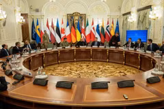 Các cố vấn an ninh quốc gia của các nước châu Âu tham dự một diễn đàn an ninh tại Kiev, Ukraine. (Ảnh: AP)