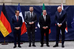 Các bộ trưởng quốc phòng tại Paris. (Ảnh: Reuters)