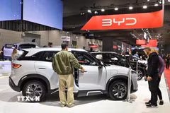 Ôtô của hãng BYD được giới thiệu tại Melbourne, Australia. (Ảnh: THX/TTXVN phát)
