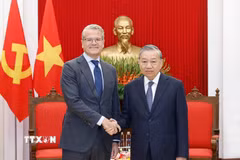 Tổng Bí thư Tô Lâm tiếp ông Vincent Clerc, Tổng giám đốc toàn cầu Tập đoàn A.P. Moller Maersk, Đan Mạch. (Ảnh: Thống Nhất/TTXVN)
