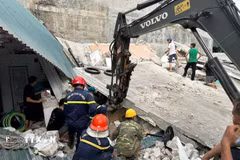 Các lực lượng chức năng tìm kiếm cứu nạn cứu hộ người bị vùi lấp. (Ảnh: TTXVN phát)