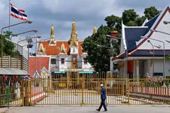 Một trạm kiểm soát biên giới giữa Campuchia và Thái Lan. (Ảnh: AFP)