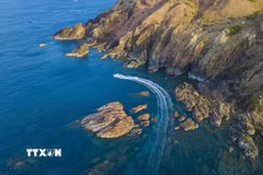 Cảnh đẹp Eo Gió. (Ảnh: Minh Đức/TTXVN)