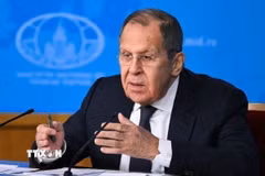 Ngoại trưởng Nga Sergey Lavrov phát biểu trong một cuộc họp báo tại Moskva. (Ảnh: IRNA/TTXVN)