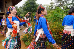 Người dân tộc Thái tỉnh Thanh Hóa tham gia nghi thức lễ hội với nhiều loại hình âm nhạc dân gian, truyền thống. (Ảnh: Khánh Hòa/TTXVN)