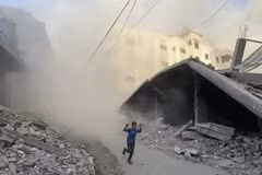 Đống đổ nát sau các cuộc không kích của Israel xuống Dải Gaza. (Ảnh: IRNA/TTXVN)