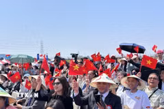 Cộng đồng người Việt Nam tại Nhật Bản hào hứng tham gia Festival “50 năm hòa chung một nhịp đập” chào mừng 50 năm thống nhất đất nước. (Ảnh minh họa: Nguyễn Tuyến/TTXVN)