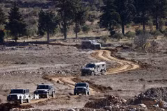 Quân đội Israel được triển khai gần vùng đệm ở Cao nguyên Golan, ngày 9/12/2024. (Ảnh: THX/TTXVN)