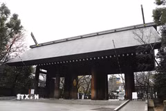 Cổng chính đền Yasukuni tại thủ đô Tokyo, Nhật Bản. (Ảnh: AFP/ TTXVN)