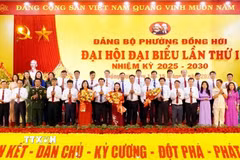 Ban chấp hành Đảng bộ phường Đồng Hới, nhiệm kỳ 2025-2030 ra mắt Đại hội. (Ảnh: TTXVN phát)