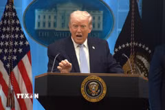 Tổng thống Mỹ Donald Trump phát biểu tại cuộc họp báo ở Nhà Trắng, Washington, D.C. (Ảnh: THX/TTXVN)