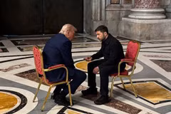 Tổng thống Mỹ Donald Trump trao đổi với Tổng thống Ukraine Volodymyr Zelensky (Ảnh: Văn phòng Tổng thống Ukraine/AFP)