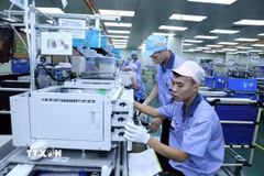 Công ty TNHH Công nghiệp chính xác EVA, vốn đầu tư của Hong Kong (Trung Quốc) tại khu công nghiệp, đô thị VSIP Hải Phòng, chuyên sản xuất linh kiện điện tử cho máy văn phòng. (Ảnh: Danh Lam/TTXVN)