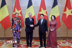 Chủ tịch nước Lương Cường và Phu nhân đón Nhà vua Vương quốc Bỉ Philippe và Hoàng hậu dự tiệc chiêu đãi. (Ảnh: Lâm Khánh/TTXVN)