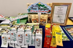 Đa dạng sản phẩm đặc sản, quà tặng Thái Nguyên trưng bày tại hội nghị. (Ảnh: Mỹ Phương/TTXVN)