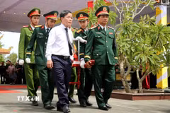 Lễ truy điệu, an táng 13 hài cốt liệt sĩ tại Nghĩa trang liệt sĩ Hải Lăng, xã Diên Sanh, tỉnh Quảng Trị. (Ảnh: TTXVN phát)