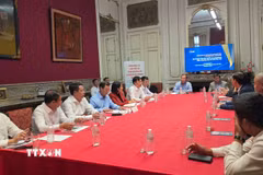 Toàn cảnh buổi làm việc giữa đoàn công tác tỉnh Phú Thọ và Hội Trí thức và chuyên gia Việt Nam tại Bỉ và Luxembourg (ViLaB), ngày 28/8 tại Brussels. (Ảnh: PV TTXVN tại Vương quốc Bỉ)